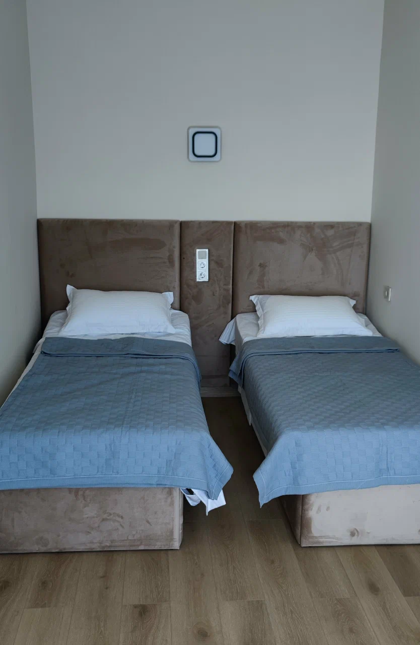 XXXL (2) XXXL (2)